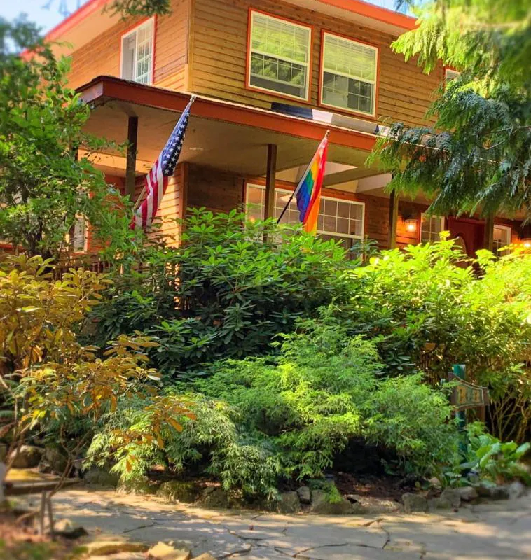 Otters Pond Bed & Breakfast hotel hero