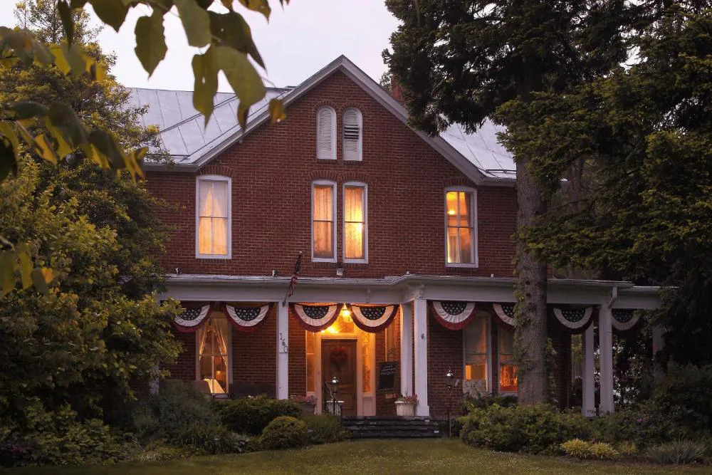 South Court Inn hotel hero