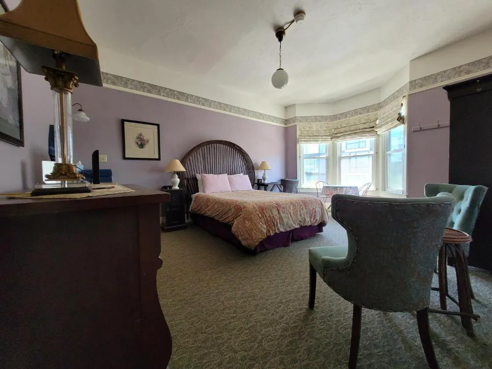 Willows Inn hotel hero