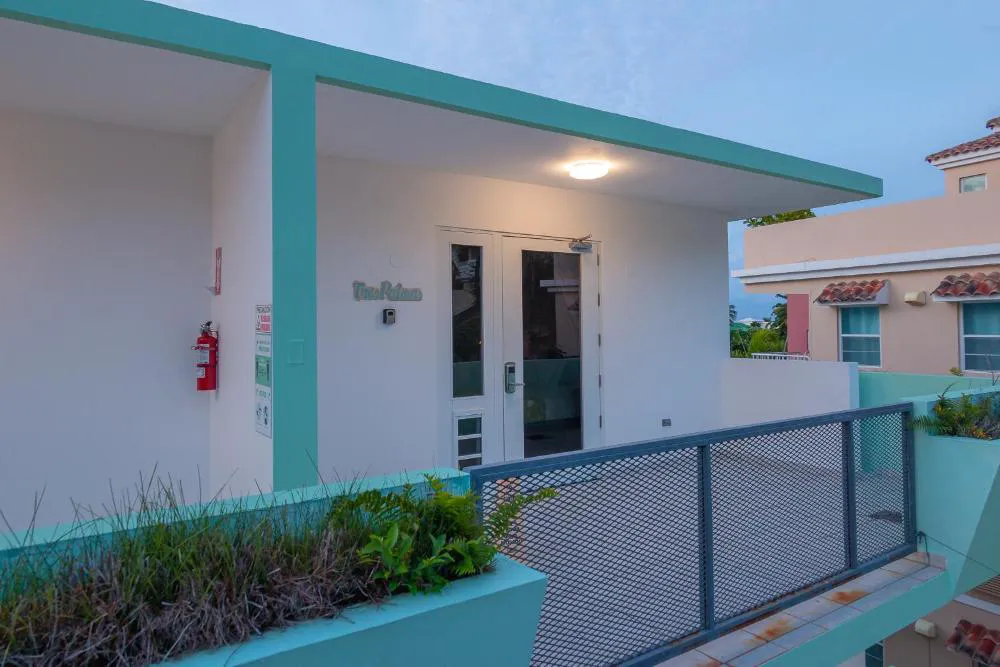 Casa Verde Hotel - Steps to the Beach | Pool, Restaurant & Bar hotel hero