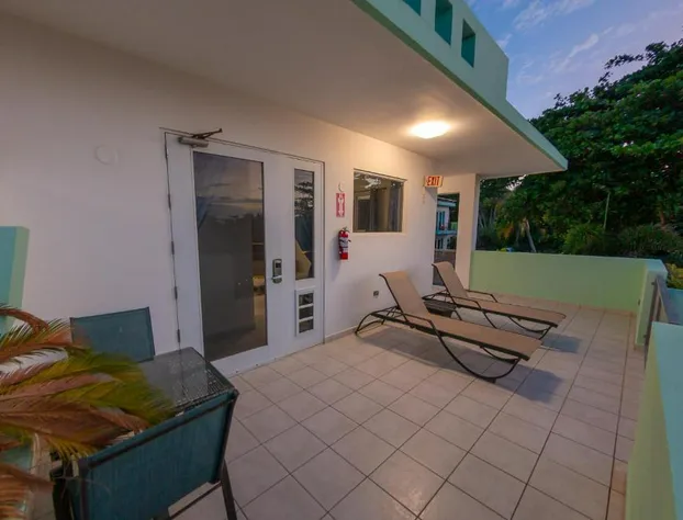 Casa Verde Hotel - Steps to the Beach | Pool, Restaurant & Bar hotel detail image 2