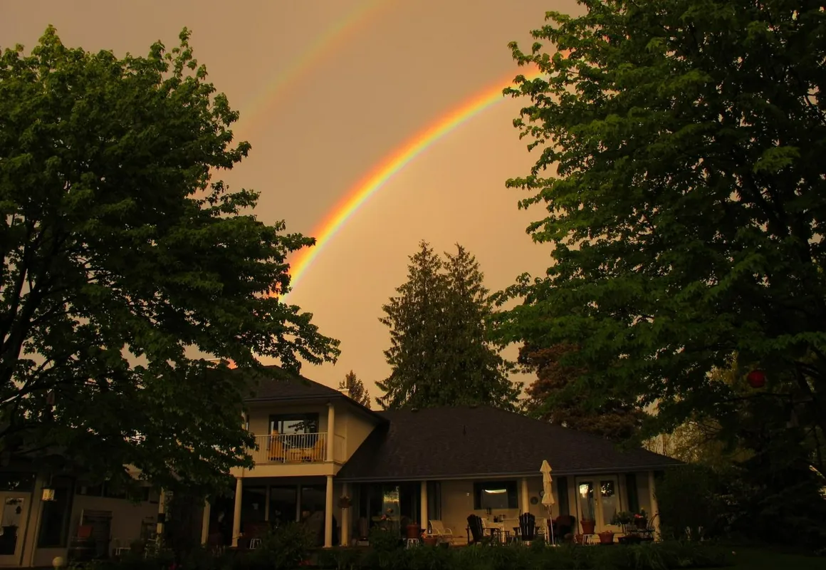 Lakeshore Bed & Breakfast hotel hero