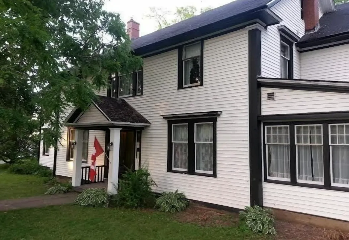 Steamers Bed & Breakfast hotel hero