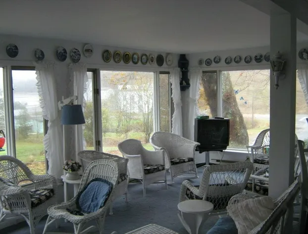 The Olde Village Inn hotel detail image 3