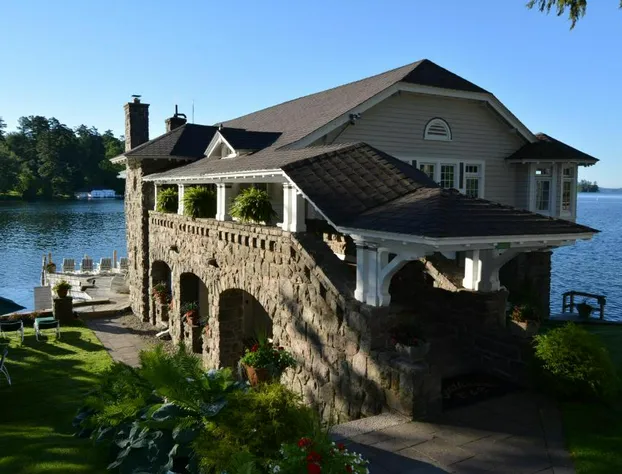 Boathouse Waterfront Lodging hotel detail image 4