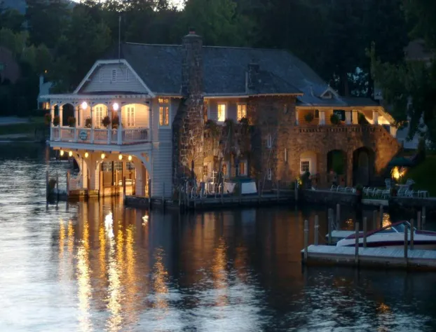 Boathouse Waterfront Lodging hotel detail image 1