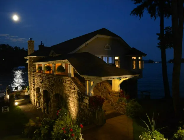 Boathouse Waterfront Lodging hotel detail image 3