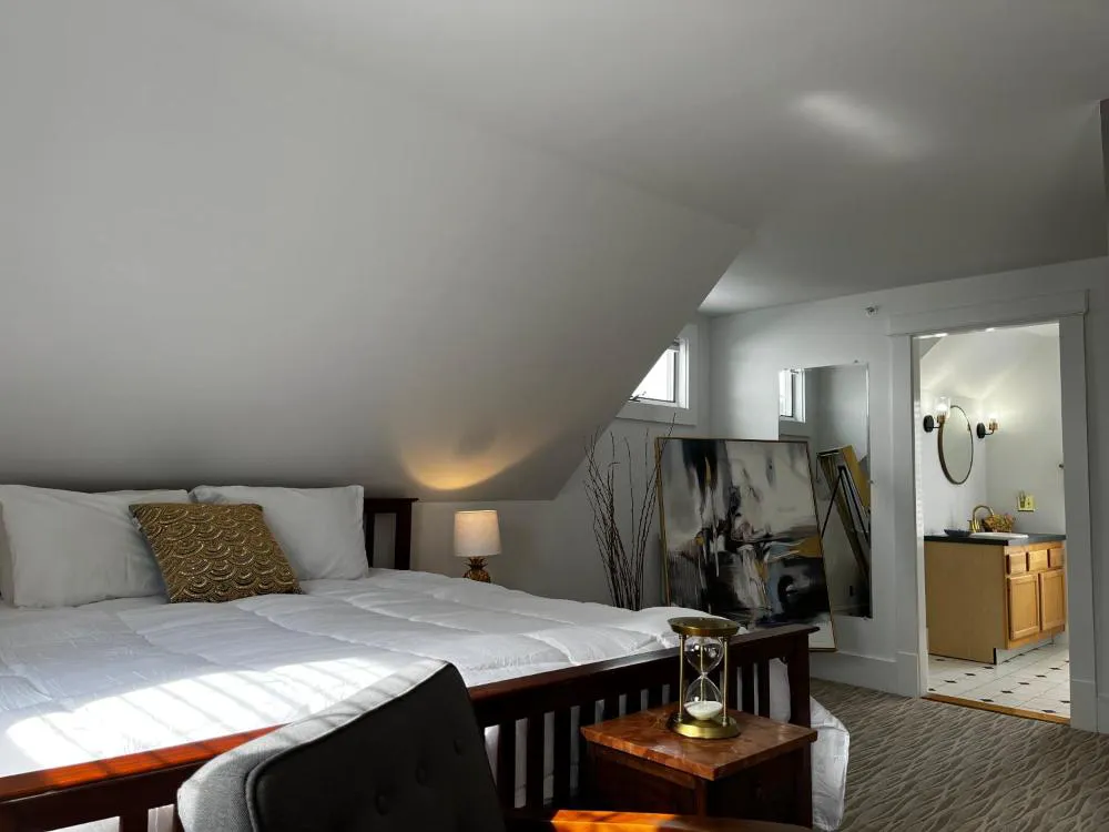 Queen Anne's Revenge hotel hero