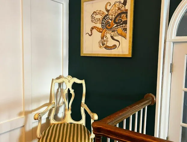 Queen Anne's Revenge hotel detail image 3