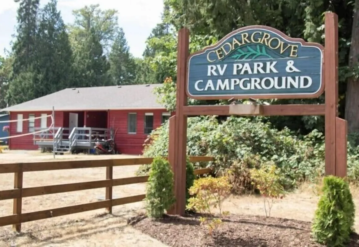 Cedar Grove Motel and Cabins hotel hero