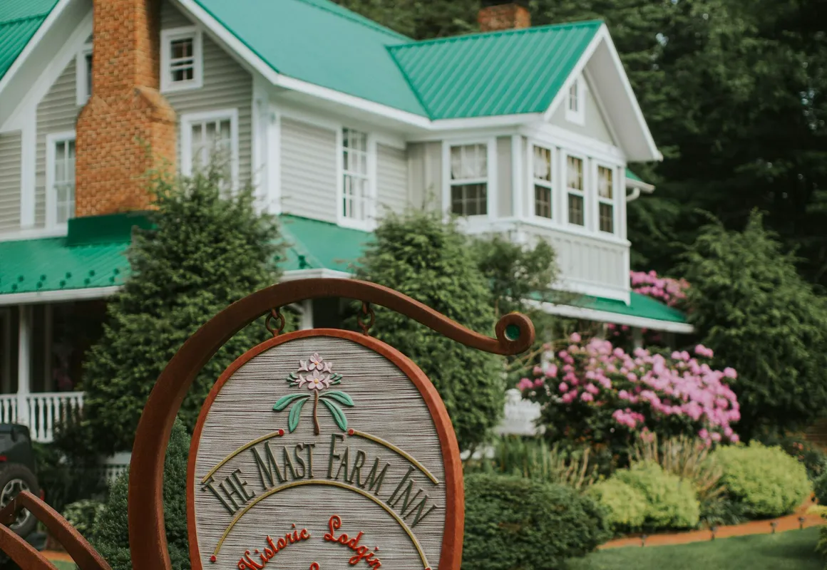 The Mast Farm Inn hotel hero