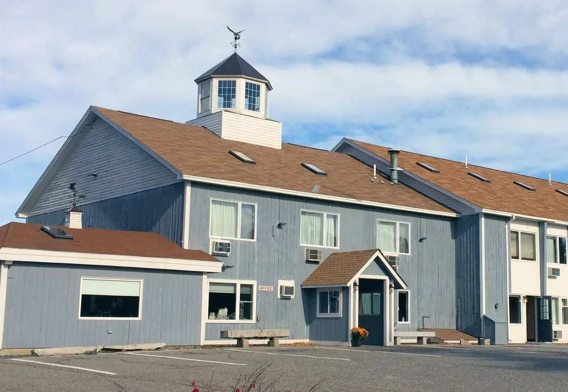 Eagle's Lodge Motel hotel hero