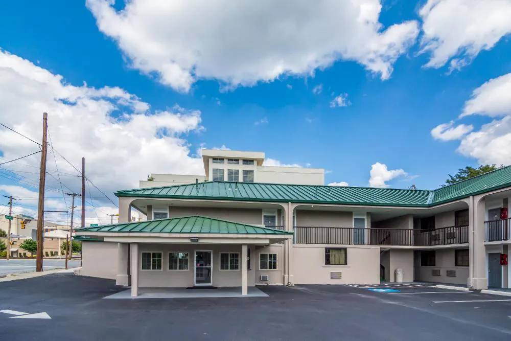 Townhouse Inn hotel hero