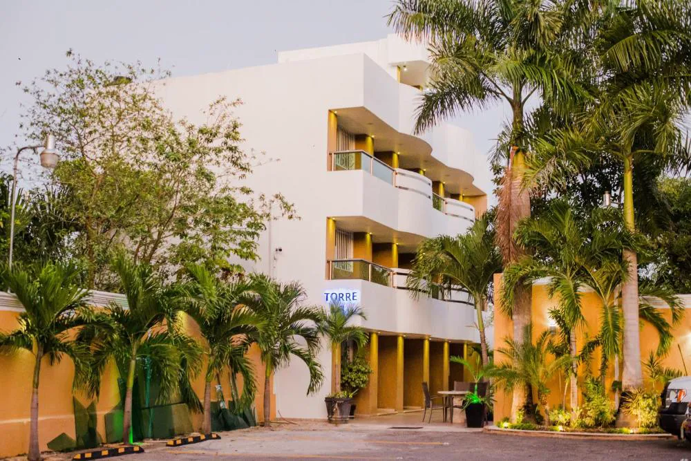 Hotel & Suites Country hotel hero