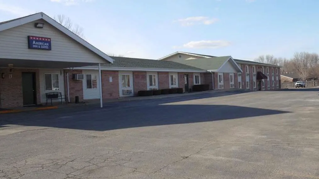 American Inn & Suites hotel hero
