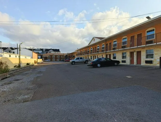 American Inn & Suites By Capital O Victoria US-59 hotel detail image 1