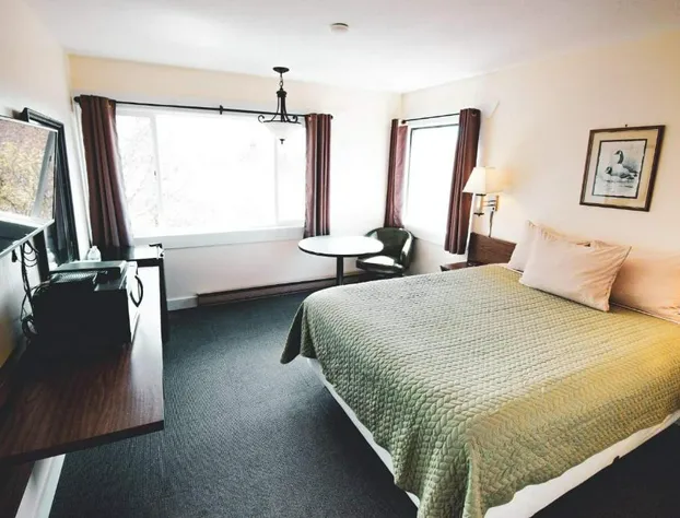 Kings Landing hotel detail image 3