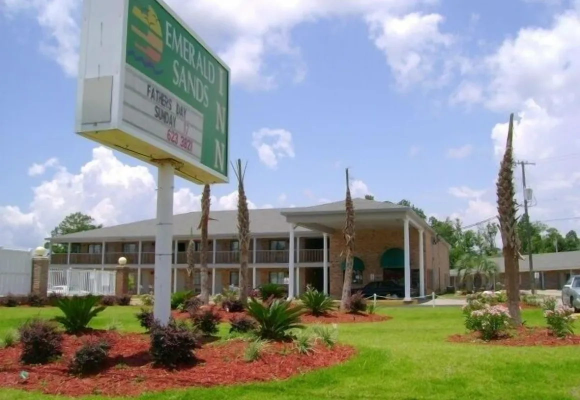 Emerald Sands Inn hotel hero