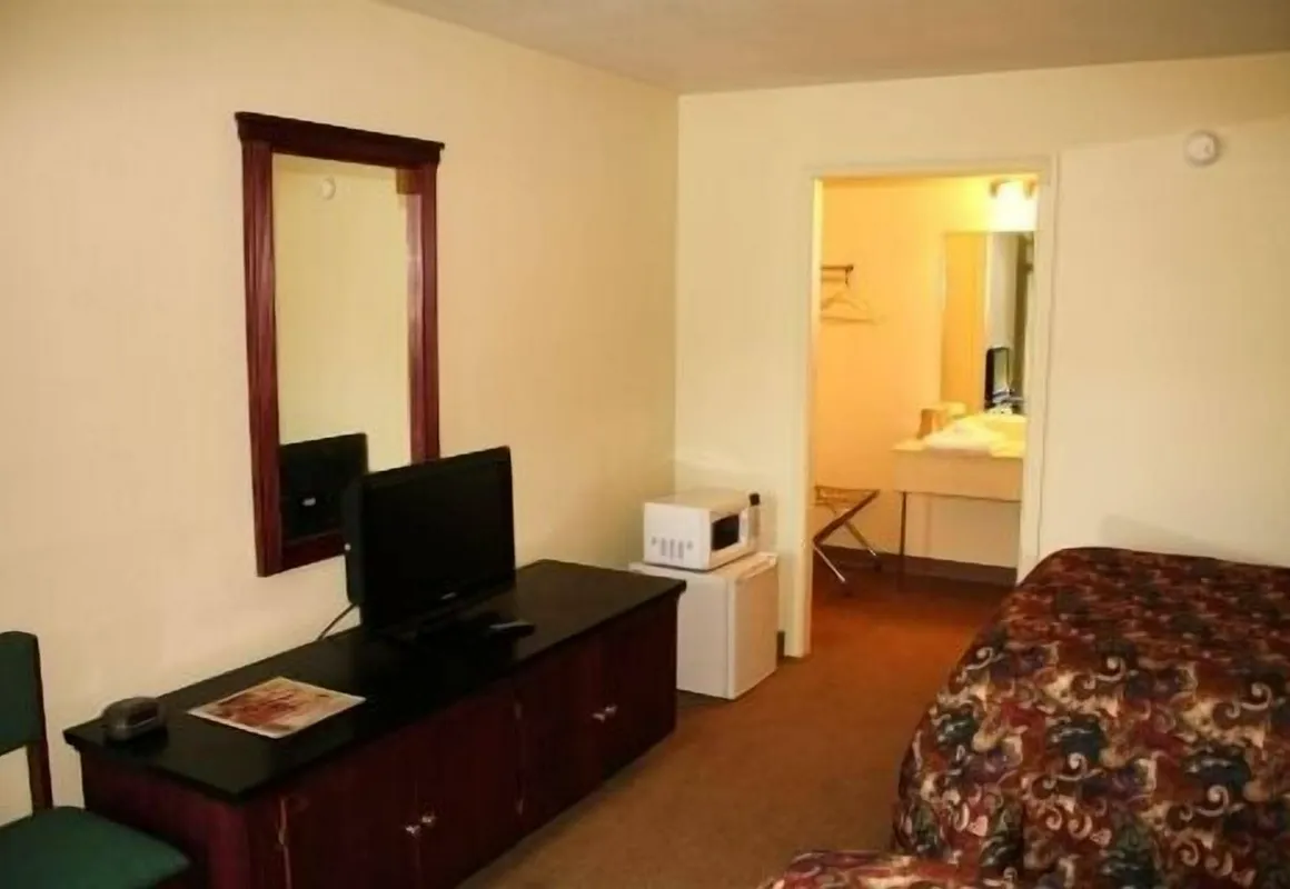 The Holiday Motel & Restaurant hotel hero