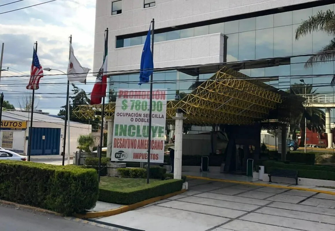 Hotel Plaza Las Fuentes hotel hero