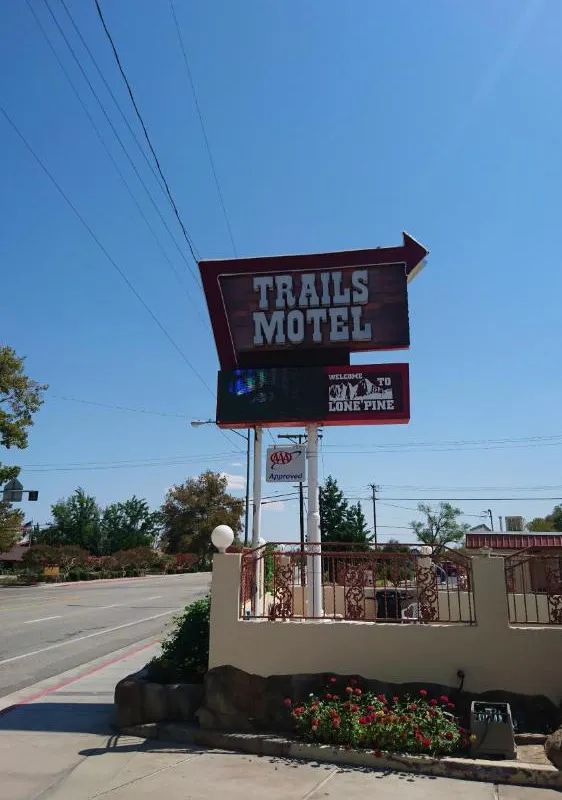 Trails Motel hotel hero