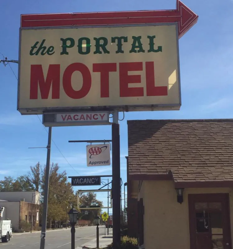 Portal Motel hotel hero