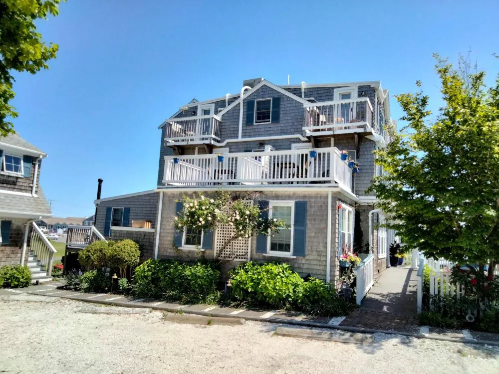 An English Garden Bed & Breakfast hotel hero