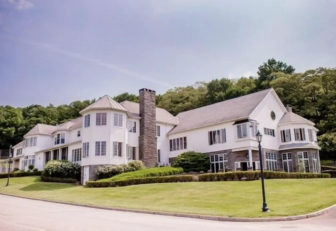 B & B Ranch hotel hero