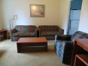 Madison Suites Motel hotel detail image 2