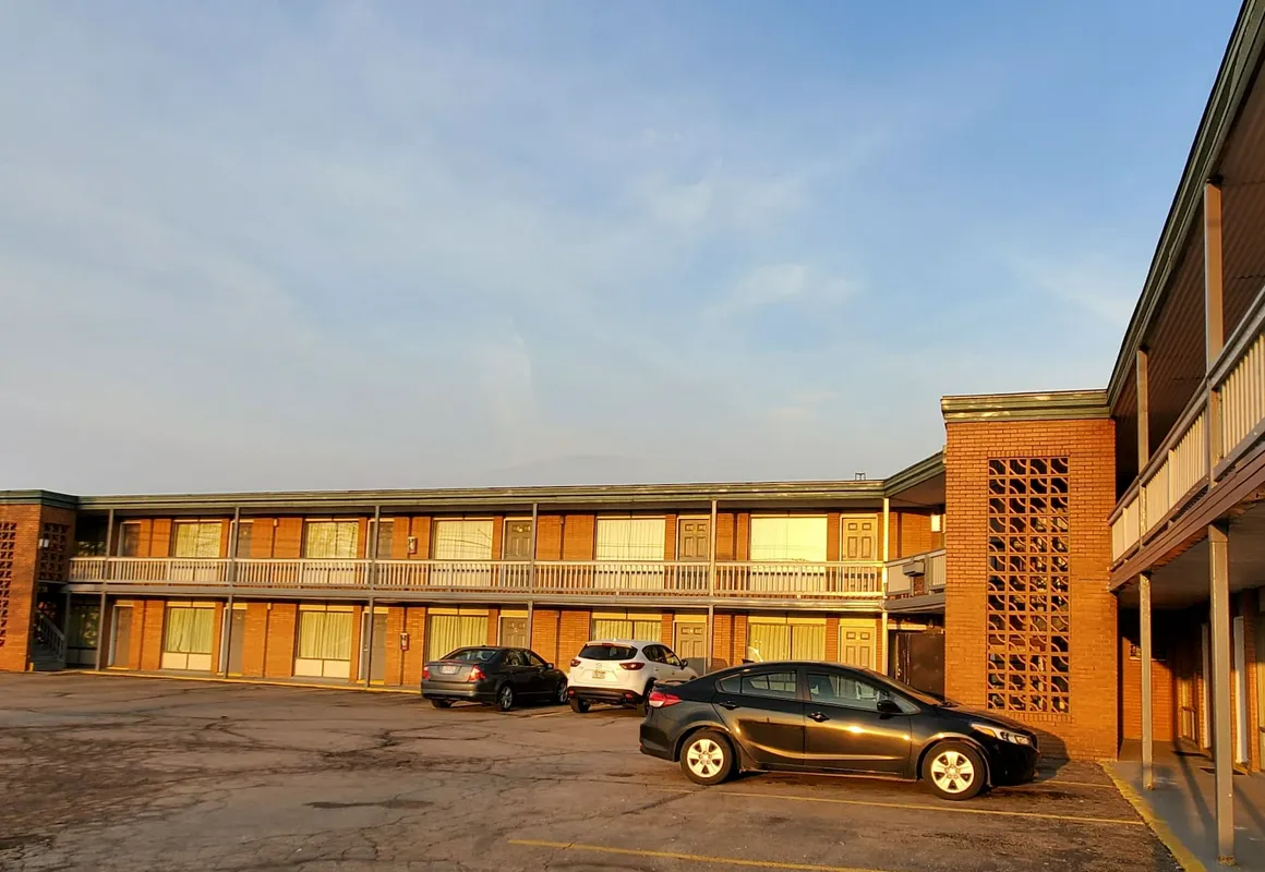 Royal Motel hotel hero