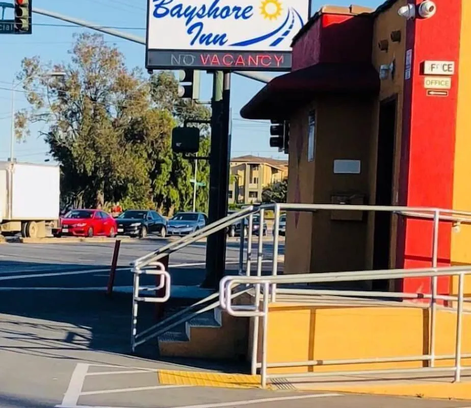 Bayshore Inn hotel hero