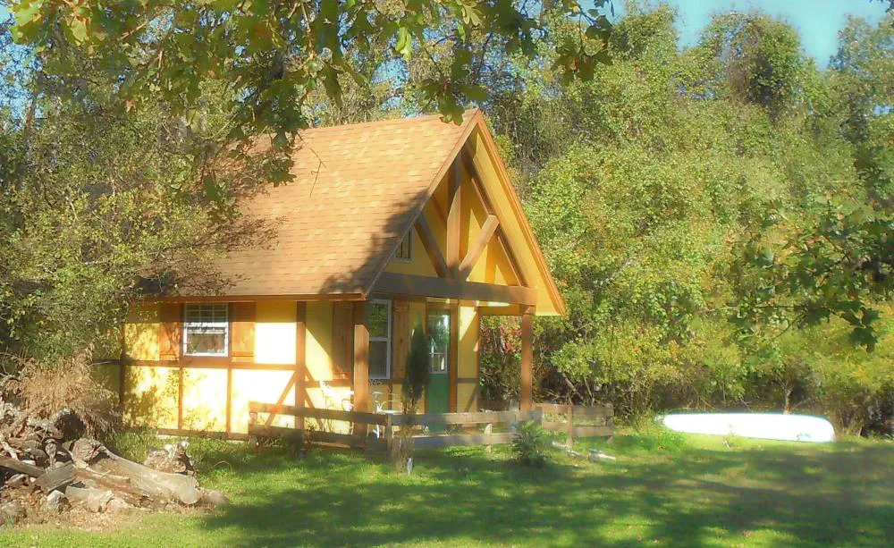 Rarumpelpunzeldornaschenwittchen hotel hero