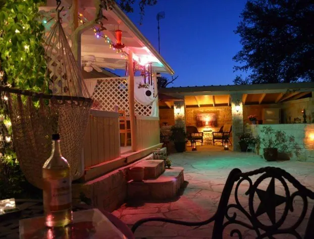 Rarumpelpunzeldornaschenwittchen hotel detail image 2