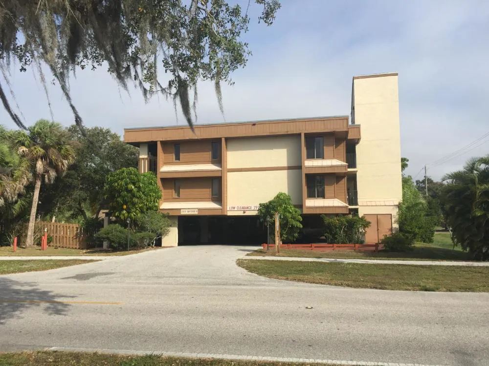 Charlotte Bay Resort hotel hero