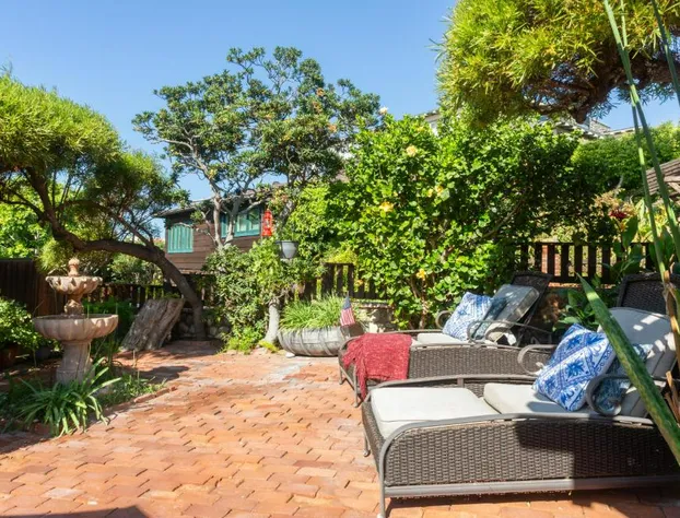 Redwood Hollow Cottages hotel detail image 1