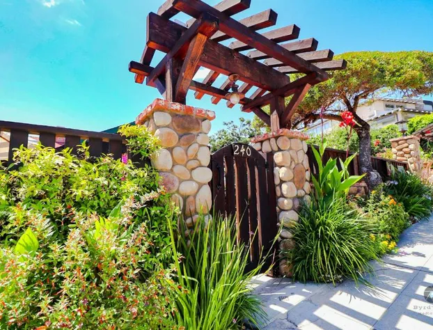 Redwood Hollow Cottages hotel detail image 2