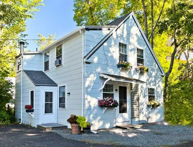 The Elmhurst Inn hotel detail image 2