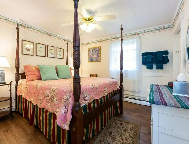 The Elmhurst Inn hotel detail image 4