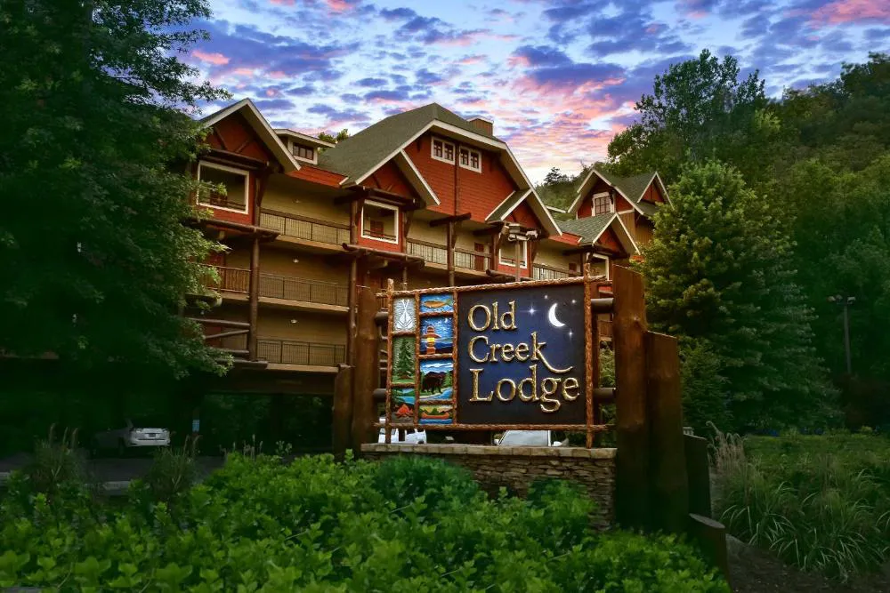 Old Creek Lodge hotel hero