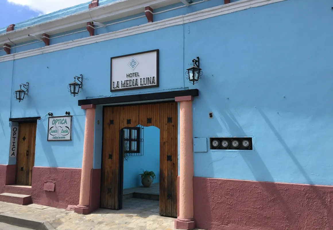 Hotel La Media Luna hotel hero