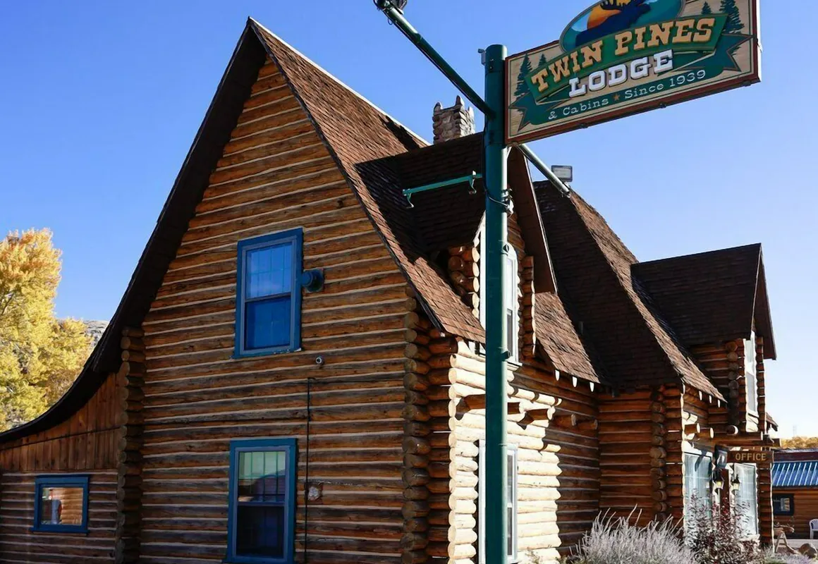 Twin Pines Lodge & Cabins hotel hero