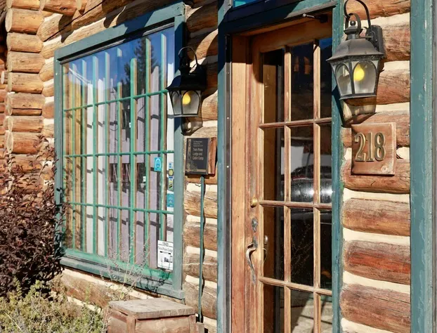 Twin Pines Lodge & Cabins hotel detail image 1