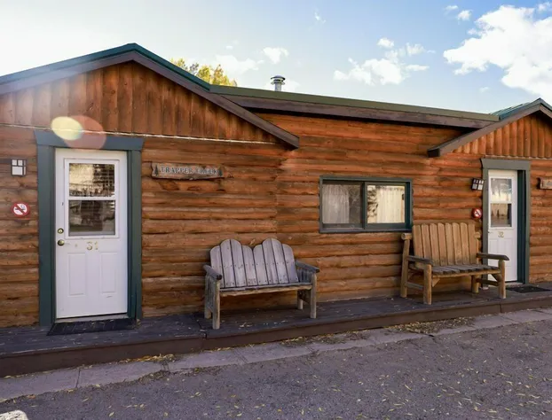 Twin Pines Lodge & Cabins hotel detail image 3