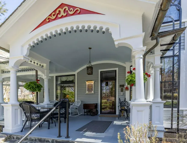 1899 Wright Inn and Carriage House hotel detail image 1