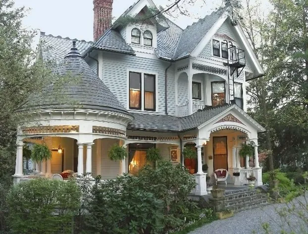 1899 Wright Inn and Carriage House hotel detail image 1