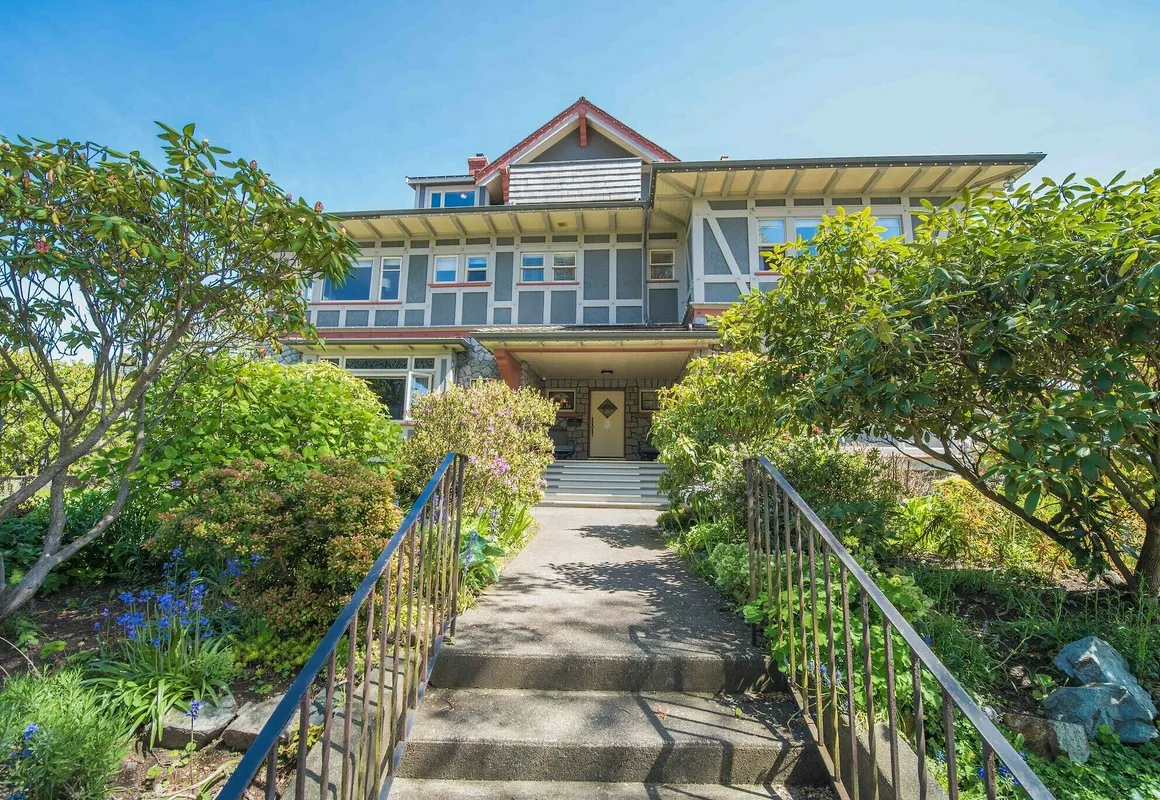 Dashwood Manor Seaside Bed & Breakfast hotel hero