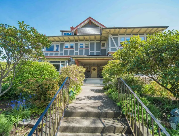 Dashwood Manor Seaside Bed & Breakfast hotel detail image 1