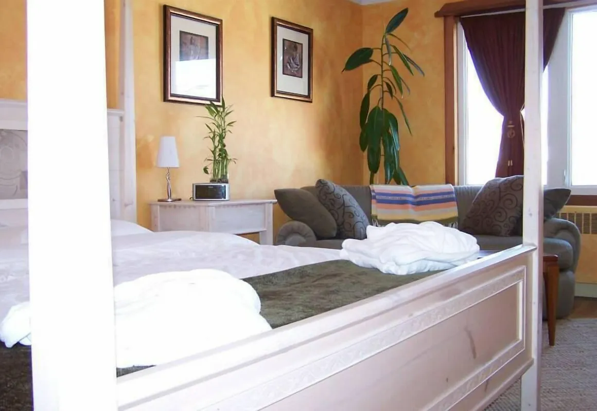 Artisan Upstairs Guesthouse hotel hero