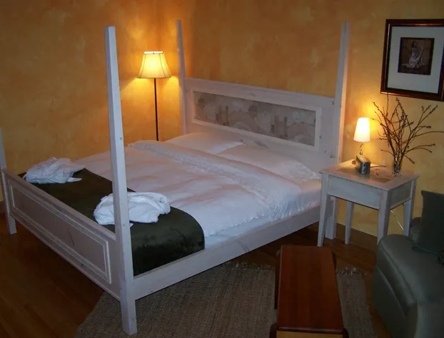 Artisan Upstairs Guesthouse hotel detail image 2