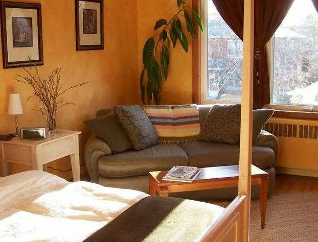 Artisan Upstairs Guesthouse hotel detail image 3